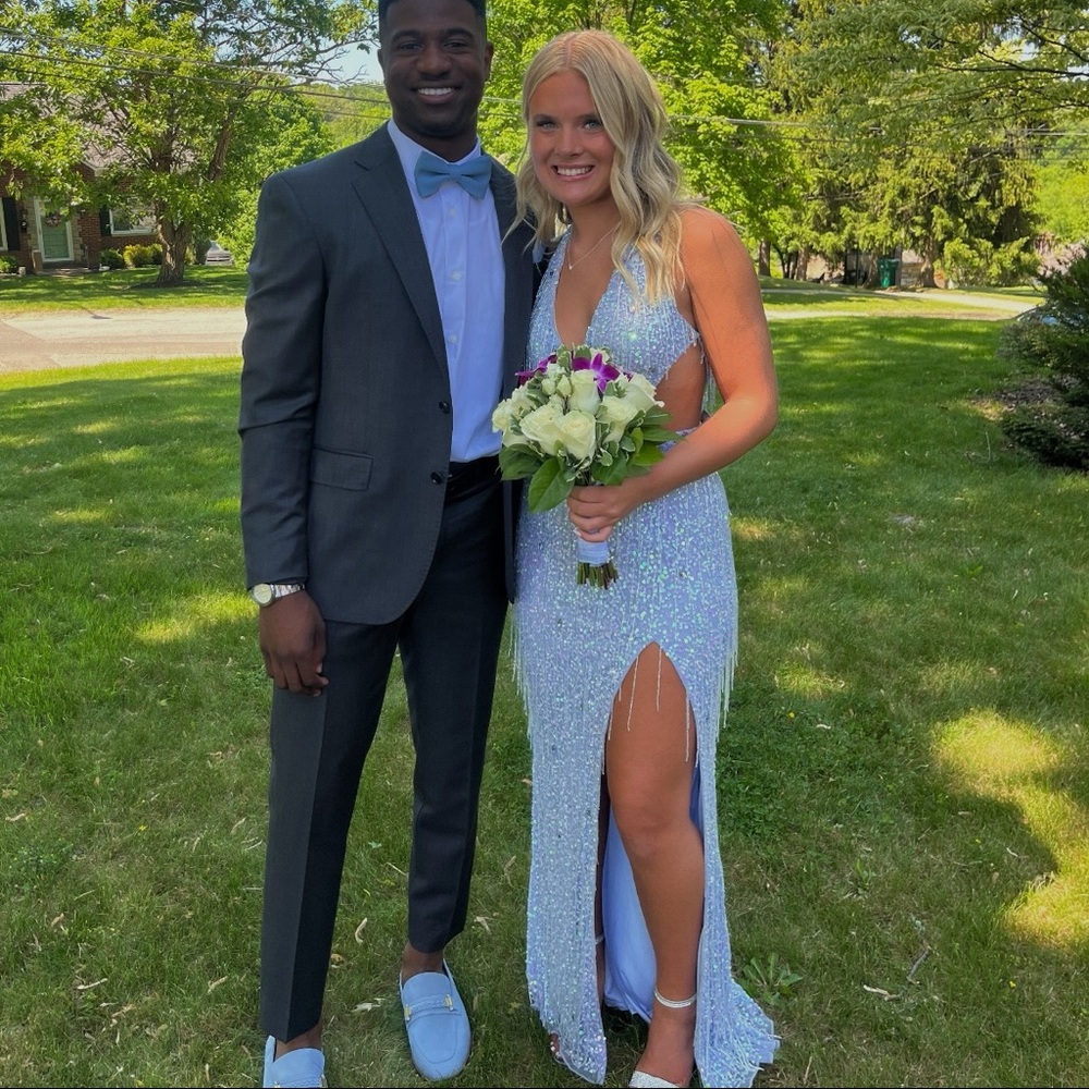 Aleta gown style 662- size 4. Retails for 999.